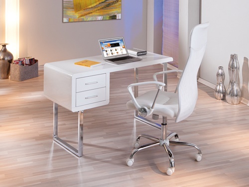 A home office ide&aacute;lis &iacute;r&oacute;asztala